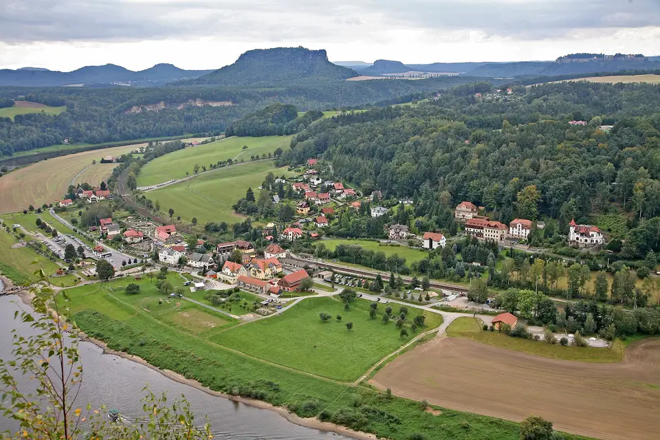 Kurort Rathen aan de Elbe, gezien vanaf de Bastei