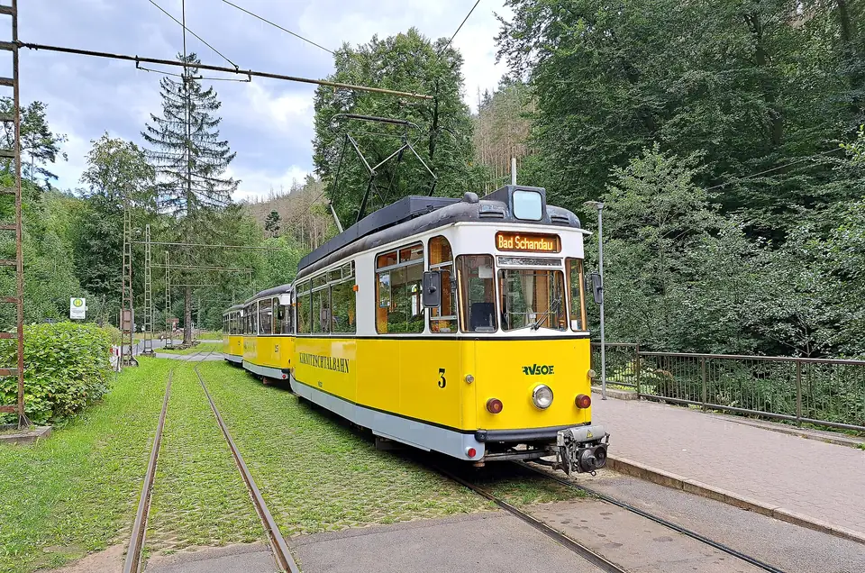 De gele tram van de Kirnitzschtalbahn