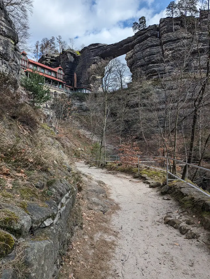 Der Weg zum Prebischtor zwischen abgestorbenen Fichten, 2024
