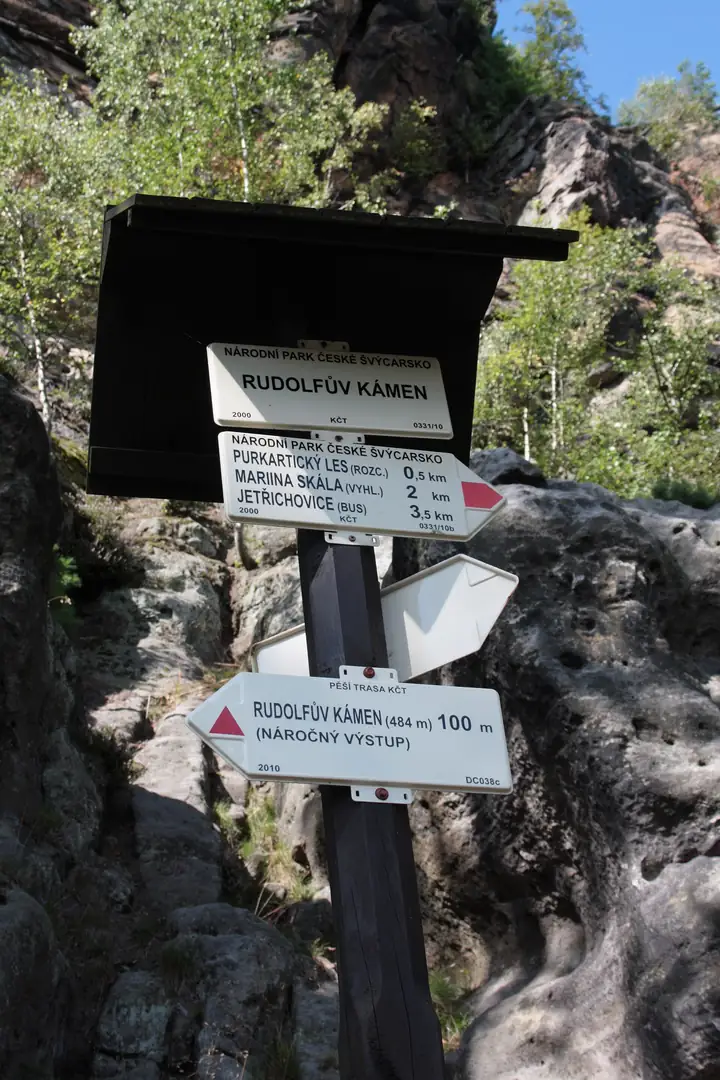 Wegwijzer bij de Rudolfův kámen