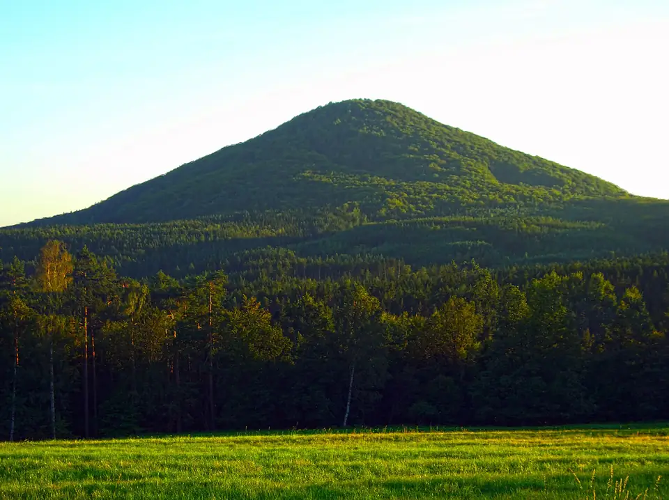 De kegelvormige Růžovský vrch